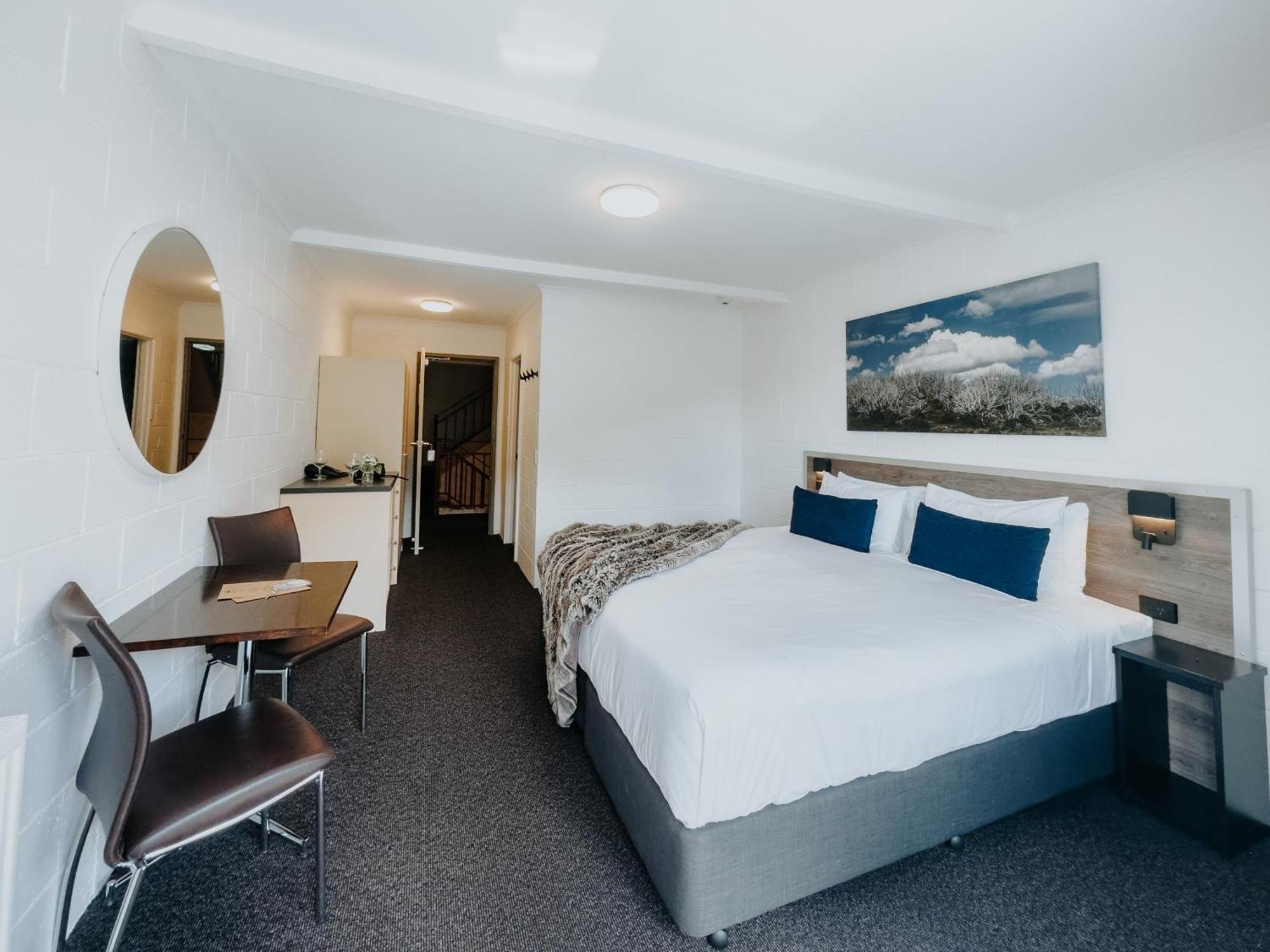 Falls Creek Hotel Exterior photo