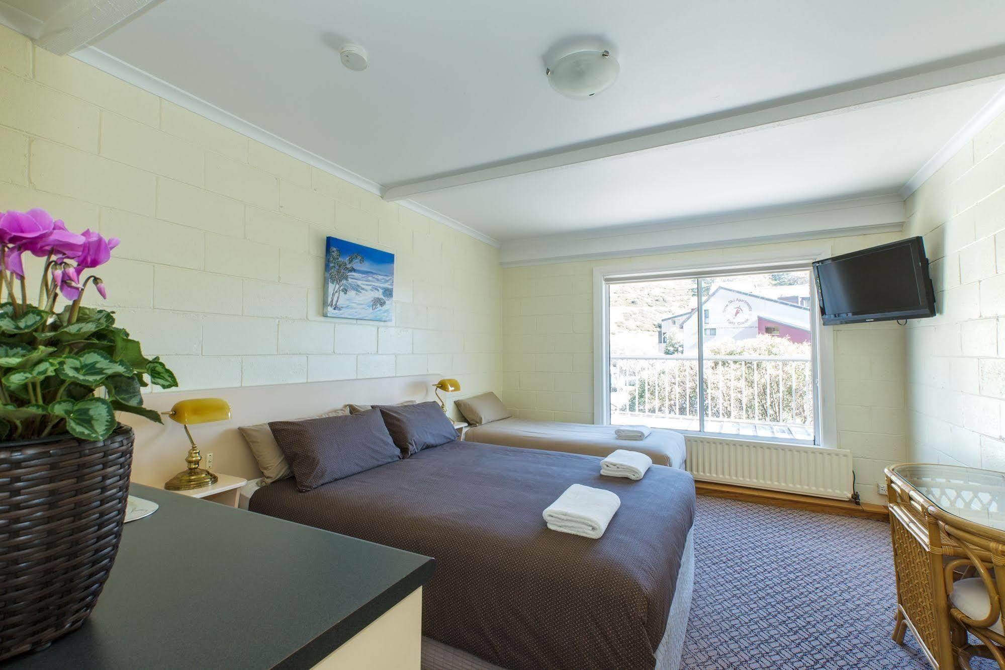Falls Creek Hotel Exterior photo