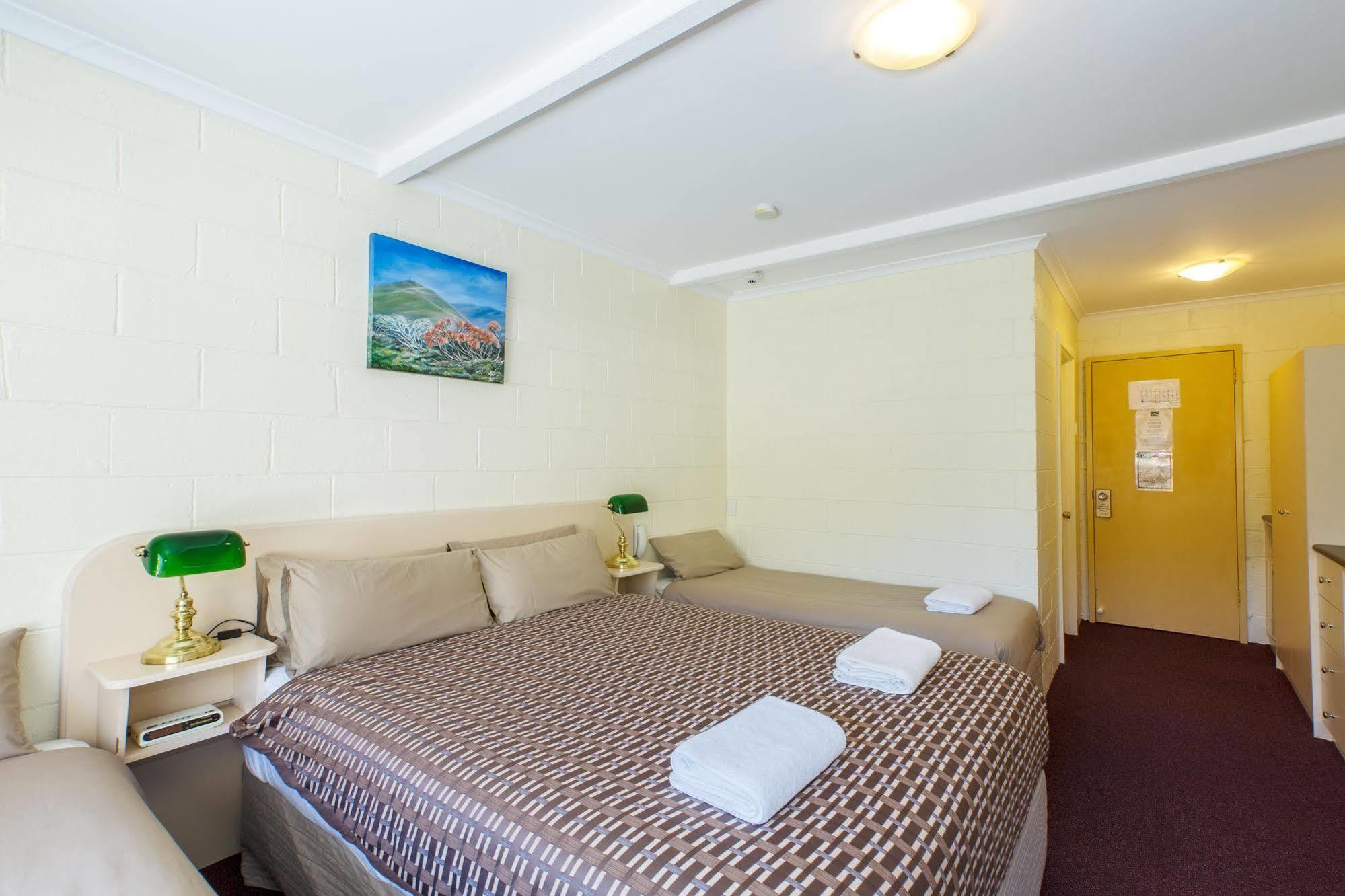 Falls Creek Hotel Exterior photo